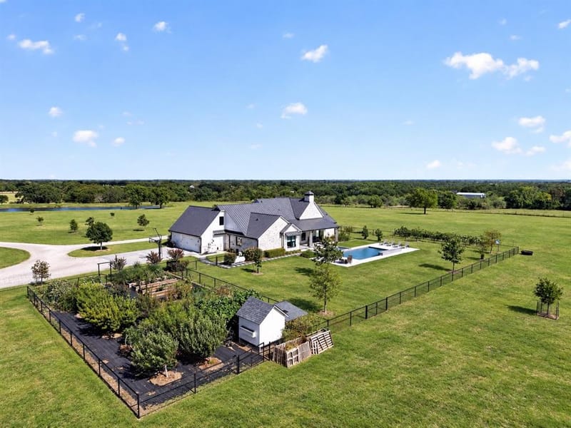 7490 County Road 423, Grandview TX 76050 - Photo 39