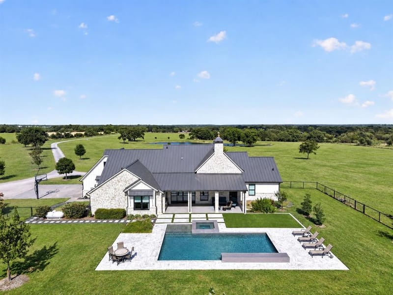 7490 County Road 423, Grandview TX 76050 - Photo 4
