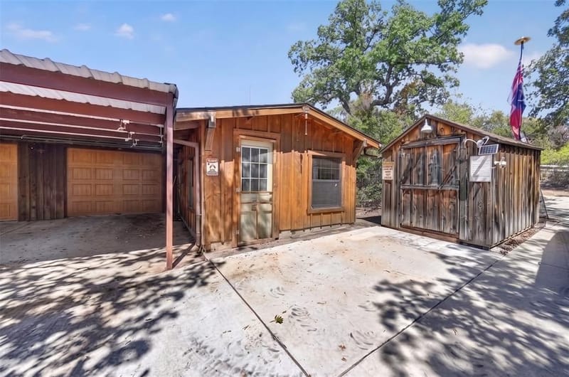 1623 Three Skillet Road, Springtown TX 76082 - Photo 28