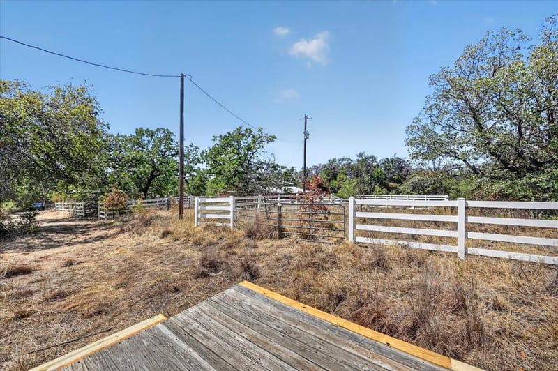 1623 Three Skillet Road, Springtown TX 76082 - Photo 33