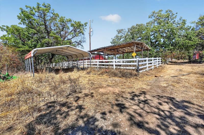 1623 Three Skillet Road, Springtown TX 76082 - Photo 31