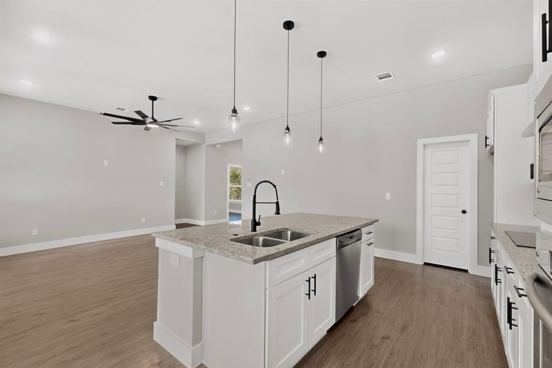 203 W Mansfield Avenue, Kennedale TX 76060 - Photo 10