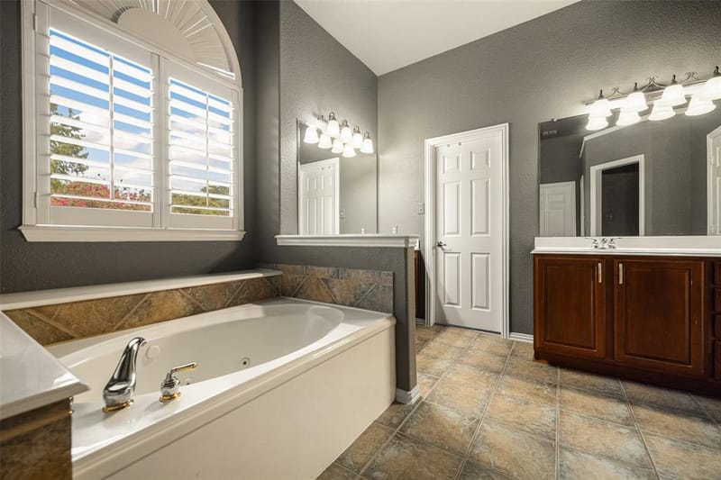 1206 Lakebreeze Drive, Garland TX 75043 - Photo 18