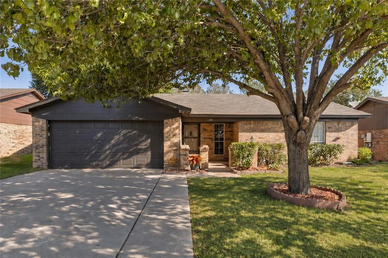 304 Cambridge Drive, Saginaw TX 76179 - Photo 2