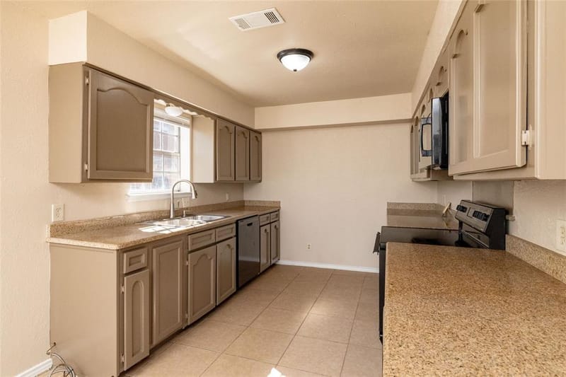 304 Cambridge Drive, Saginaw TX 76179 - Photo 24