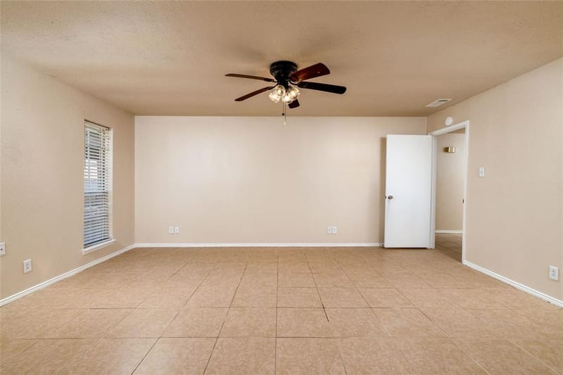304 Cambridge Drive, Saginaw TX 76179 - Photo 11