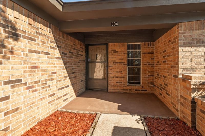 304 Cambridge Drive, Saginaw TX 76179 - Photo 4
