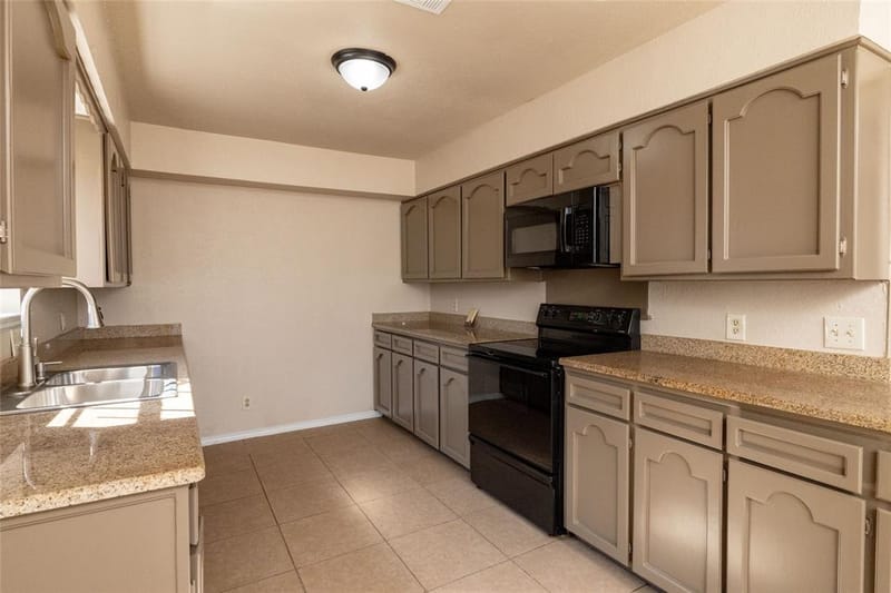 304 Cambridge Drive, Saginaw TX 76179 - Photo 25