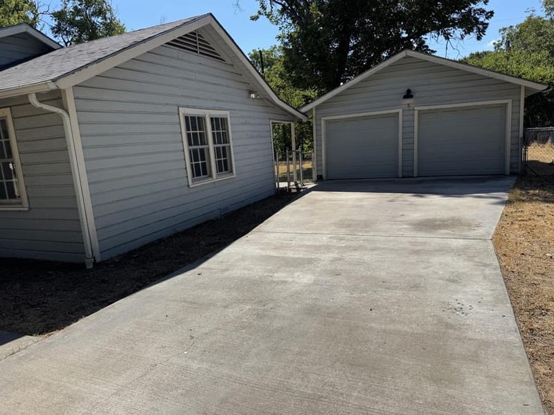 507 Poindexter Avenue, Cleburne TX 76033 - Photo 2