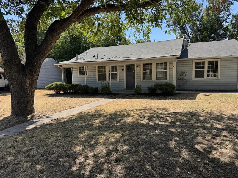 507 Poindexter Avenue, Cleburne TX 76033