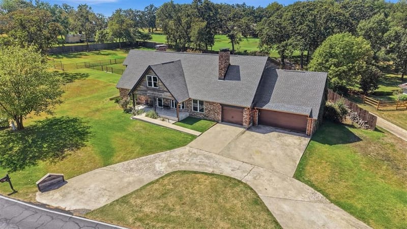 420 Kiowa Drive W, Gainesville TX 76240