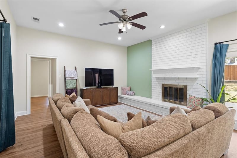 5816 Gatewood Drive, Arlington TX 76016 - Photo 6