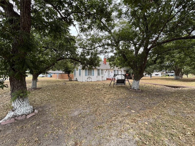 301 SE 5th Street, Kerens TX 75144 - Photo 9