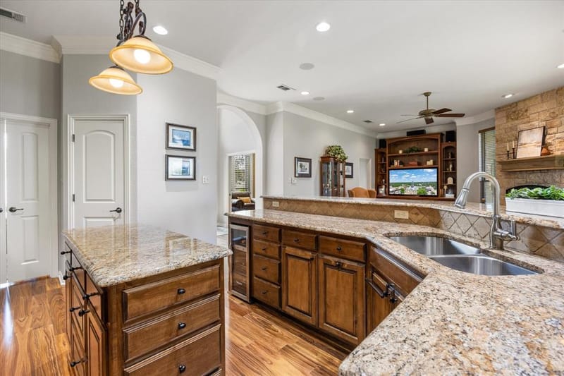 1616 Crow Creek Drive, Granbury TX 76049 - Photo 12