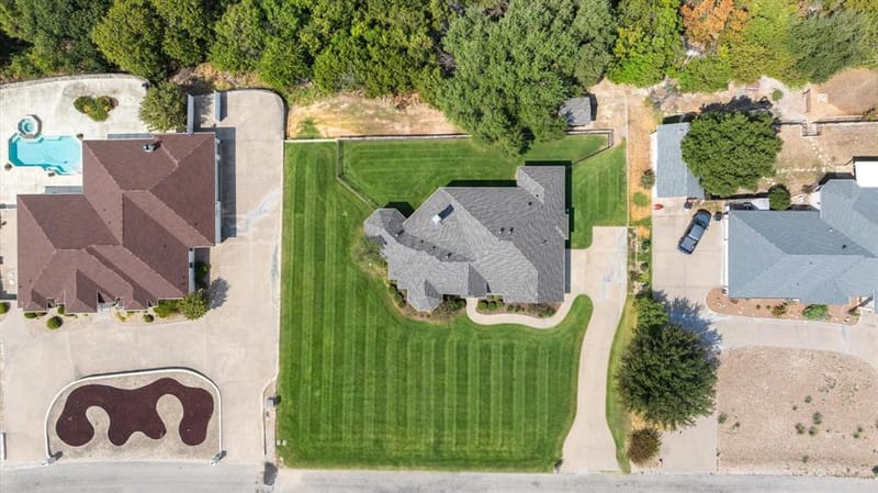 1616 Crow Creek Drive, Granbury TX 76049 - Photo 36