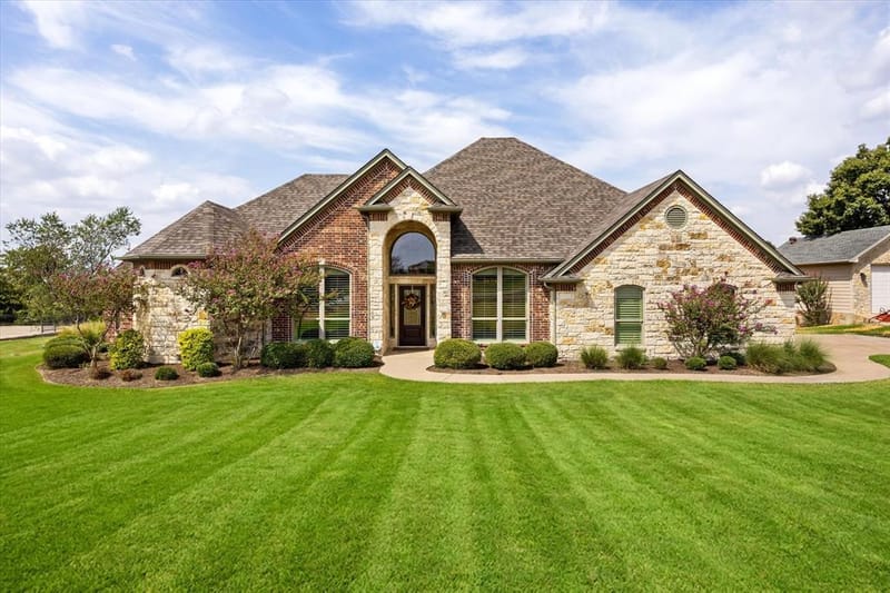 1616 Crow Creek Drive, Granbury TX 76049