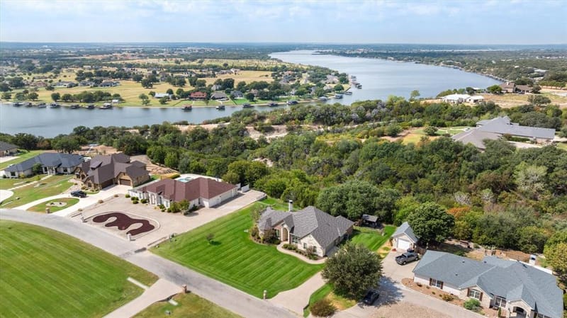 1616 Crow Creek Drive, Granbury TX 76049 - Photo 5