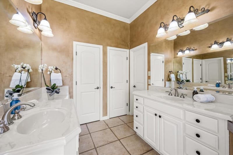 1616 Crow Creek Drive, Granbury TX 76049 - Photo 24