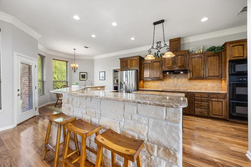1616 Crow Creek Drive, Granbury TX 76049 - Photo 14