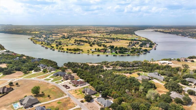 1616 Crow Creek Drive, Granbury TX 76049 - Photo 37