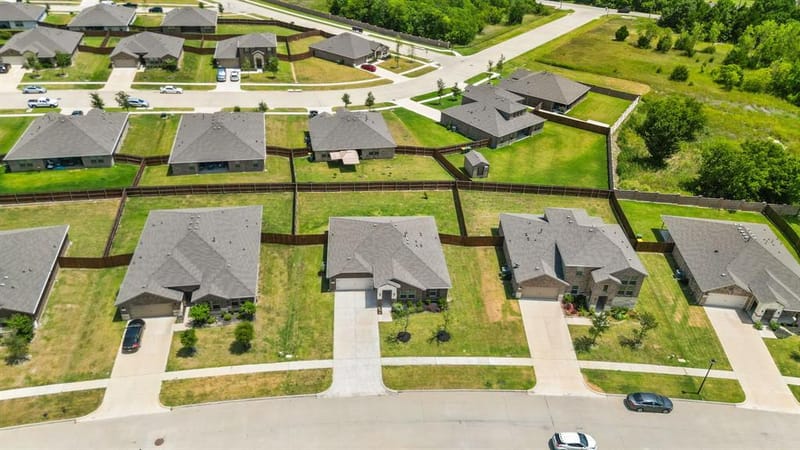 1338 Rolling Meadows Drive, Cedar Hill TX 75104 - Photo 2