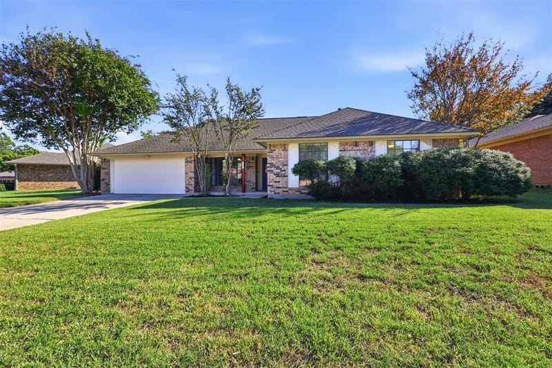 5304 Ridge Springs Court, Arlington TX 76017 - Photo 2