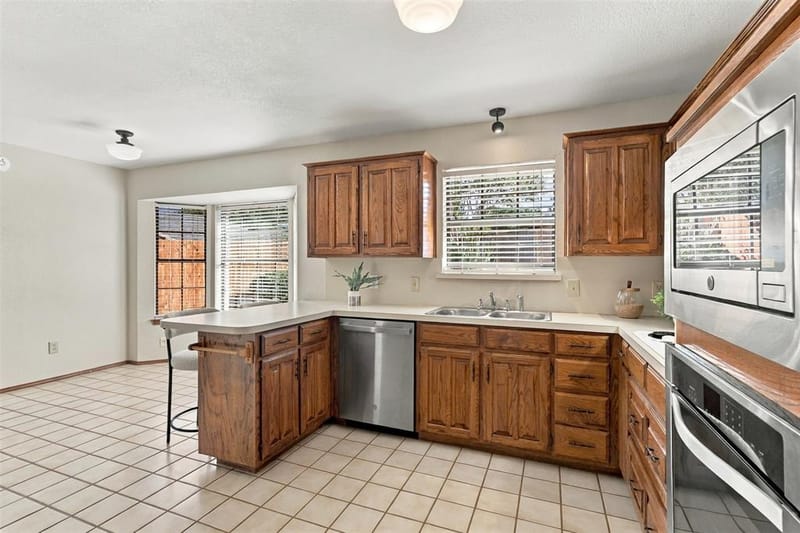 5304 Ridge Springs Court, Arlington TX 76017 - Photo 10