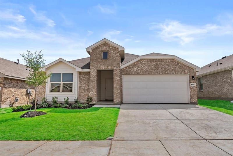 4253 Trickling Creek Lane, Fort Worth TX 76036