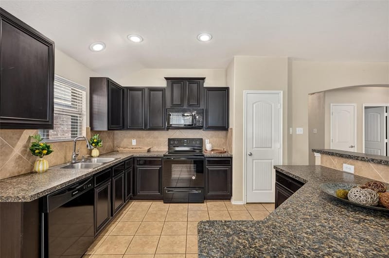 2060 Meadow Park Drive, Princeton TX 75407 - Photo 2