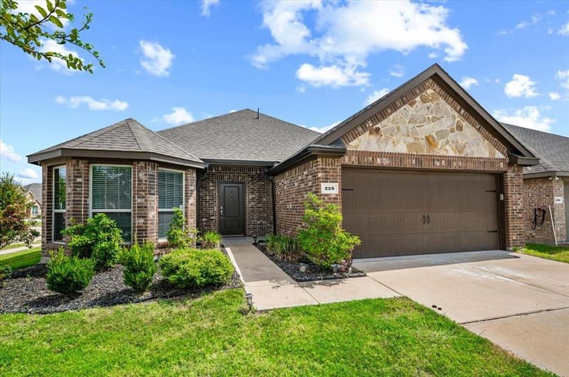 228 Garden Grove Drive, Waxahachie TX 75165 - Photo 2