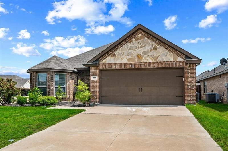 228 Garden Grove Drive, Waxahachie TX 75165