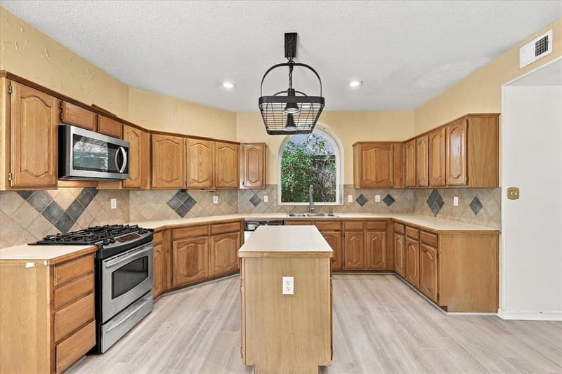 8302 Brentwood Street, Rowlett TX 75088 - Photo 11