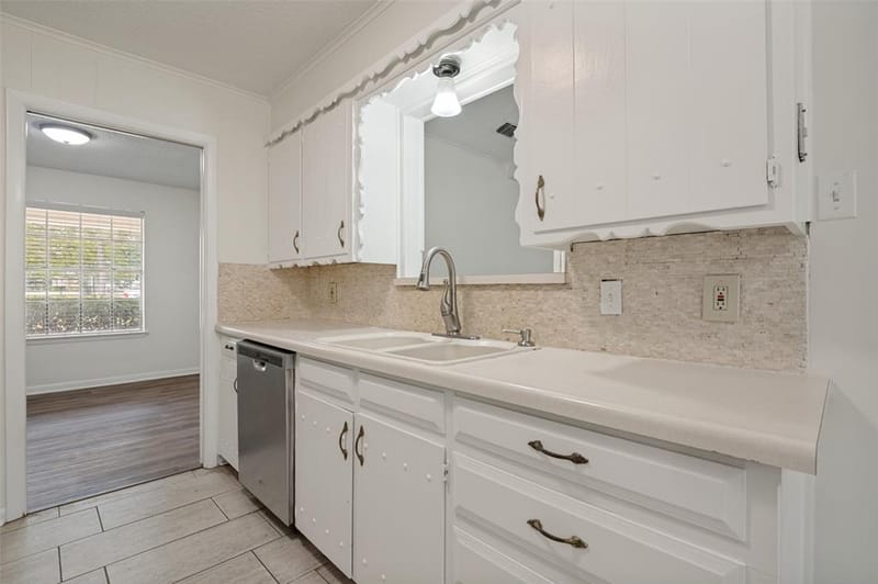 1713 Briardale Court, Arlington TX 76013 - Photo 7