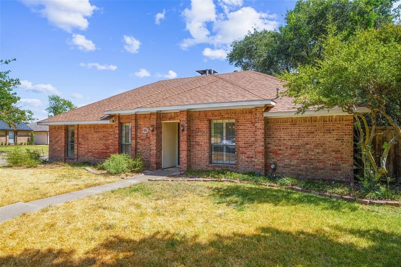 1602 Meadowglen Lane, Mesquite TX 75150 - Photo 2