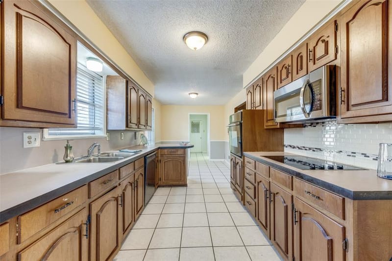 1405 Lakewood Drive, Sherman TX 75092 - Photo 6