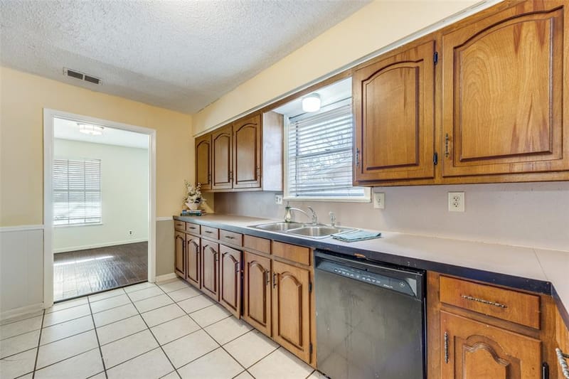 1405 Lakewood Drive, Sherman TX 75092 - Photo 7