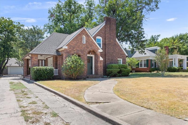 2122 COLCORD Avenue, Waco TX 76707 - Photo 2