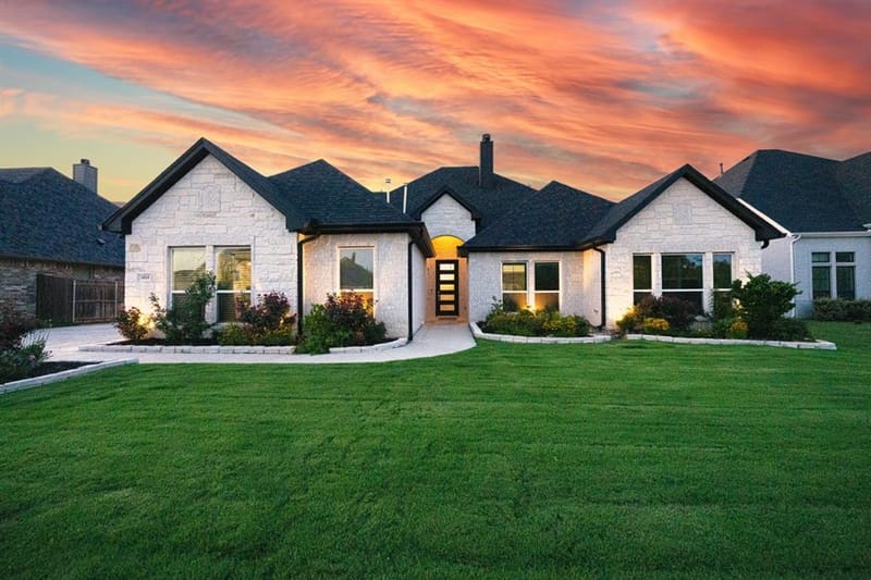 1024 Whisper Willows Drive, Fort Worth TX 76052