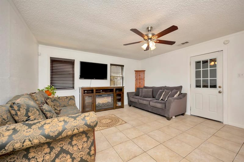 512 E Mission Street, Crowley TX 76036 - Photo 12
