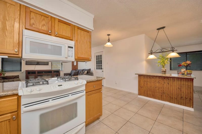 512 E Mission Street, Crowley TX 76036 - Photo 7