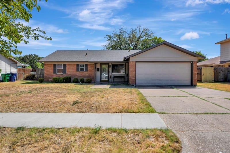 512 E Mission Street, Crowley TX 76036