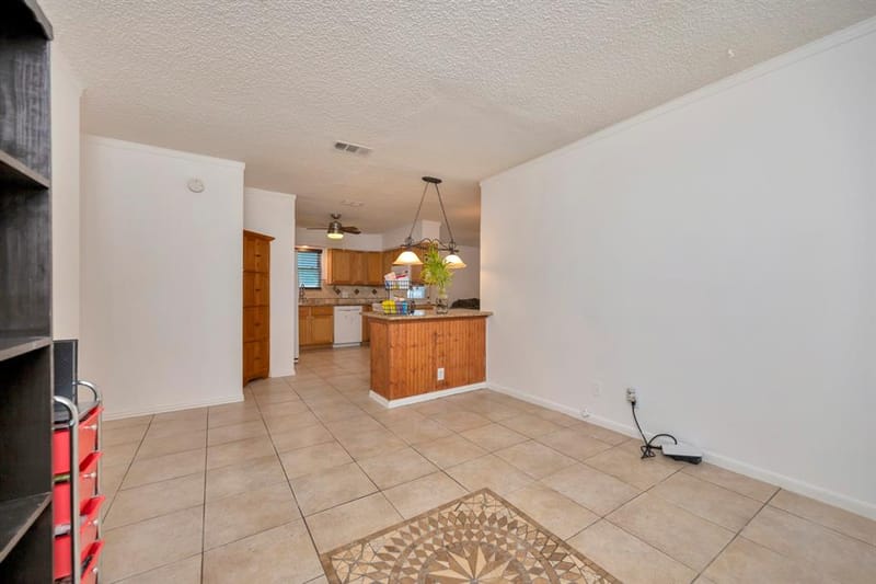 512 E Mission Street, Crowley TX 76036 - Photo 28