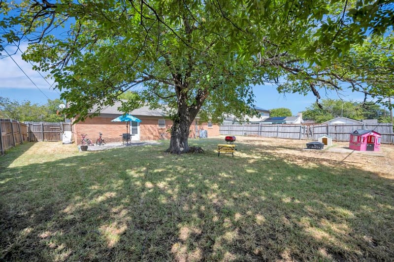 512 E Mission Street, Crowley TX 76036 - Photo 34