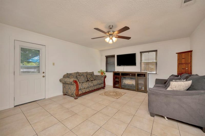 512 E Mission Street, Crowley TX 76036 - Photo 10