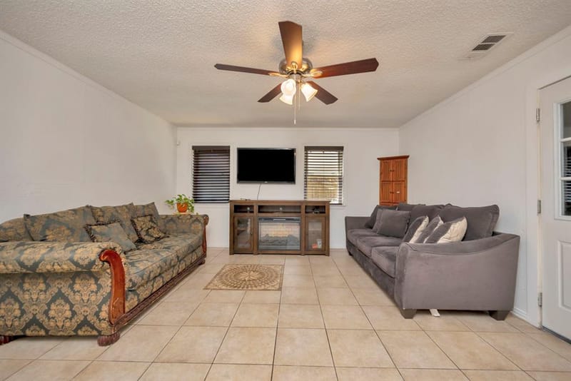 512 E Mission Street, Crowley TX 76036 - Photo 11