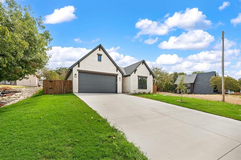 605 Mustang Trail, Granbury TX 76049 - Photo 23