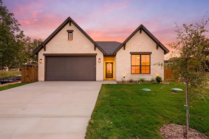 605 Mustang Trail, Granbury TX 76049