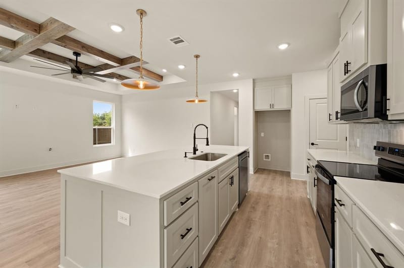 605 Mustang Trail, Granbury TX 76049 - Photo 9