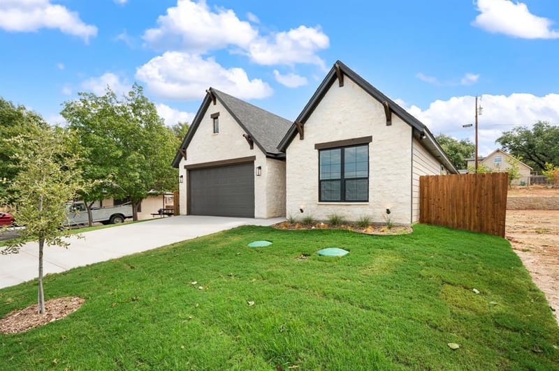 605 Mustang Trail, Granbury TX 76049 - Photo 24