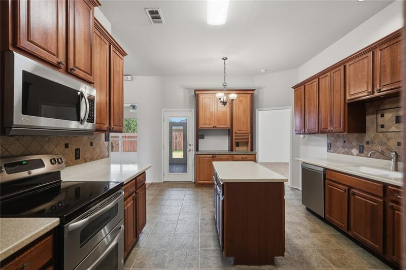 1701 Manten Boulevard, Denton TX 76208 - Photo 13